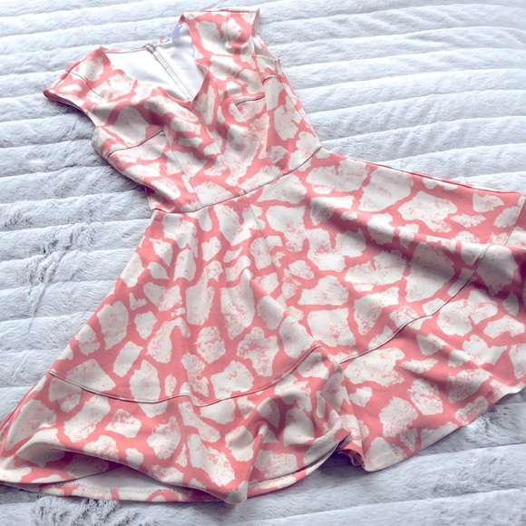 Dresses & Skirts - Pink/white floral dress